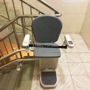 座椅電梯為老年人上下樓梯提 座椅電梯為老年人上下樓梯提